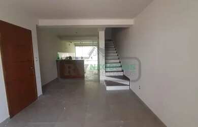 Imagem: A casa possui 3 Dormitórios, 3 Banheiros, 2 Vagas na garagem