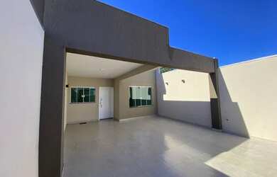 Imagem: A casa possui 3 Dormitórios, 1 Banheiro, 4 Vagas na garagem