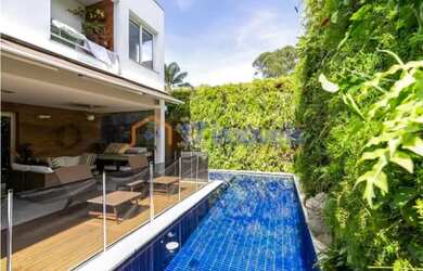 Imagem: A casa possui 4 Dormitórios, 5 Banheiros, 5 Vagas na garagem