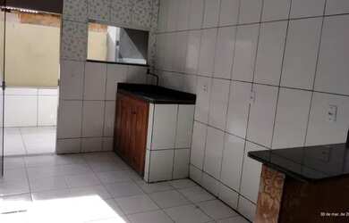 Imagem: A casa possui 2 Dormitórios, 1 Banheiro, 2 Vagas na garagem