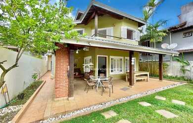 Imagem: A casa possui 4 Dormitórios, 4 Banheiros, 3 Vagas na garagem