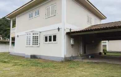 Imagem: A casa possui 5 Dormitórios, 5 Banheiros, 2 Vagas na garagem