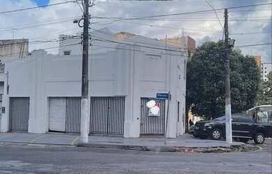 Imagem: O depósito possui 5 Vagas na garagem, 200m² de Área e está