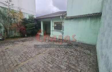 Imagem: A casa possui 3 Dormitórios, 3 Banheiros, 3 Vagas na garagem