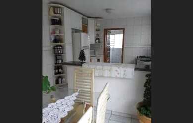 Imagem: A casa possui 2 Dormitórios, 1 Banheiro, 1 Vaga na garagem