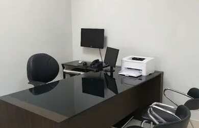 Imagem: O depósito possui 5 Vagas na garagem, 30m² de Área e está