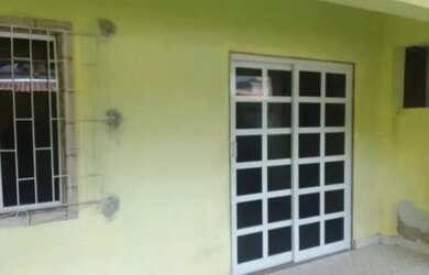 Imagem: A casa possui 3 Dormitórios, 1 Banheiro e 200m² de Área e