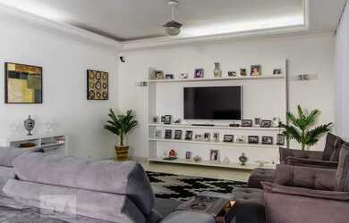 Imagem: A casa para alugar possui 5 Dormitórios, 3 Banheiros, 5 Vagas