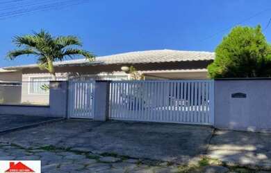 Imagem: A casa em condomínio possui 5 Dormitórios, 5 Banheiros, 2