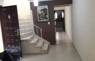 Imagem: A casa possui 3 Dormitórios, 3 Banheiros, 4 Vagas na garagem