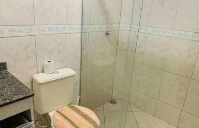 Imagem: A casa possui 2 Dormitórios, 3 Banheiros, 1 Vaga na garagem