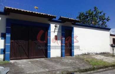 Imagem: A casa possui 4 Dormitórios, 3 Banheiros, 5 Vagas na garagem