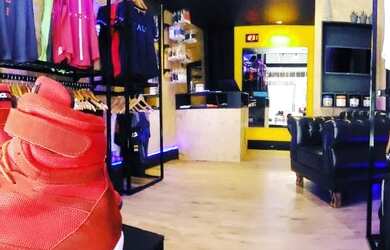 Imagem: O depósito possui 5 Vagas na garagem, 20m² de Área e está