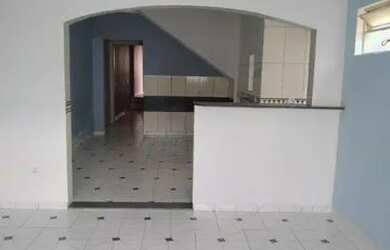 Imagem: A casa possui 2 Dormitórios, 2 Banheiros e está localizado