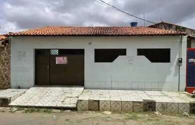 Imagem: A casa possui 2 Dormitórios, 2 Banheiros, 2 Vagas na garagem