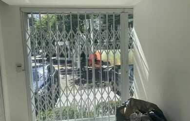 Imagem: O depósito possui 3 Vagas na garagem e 160m² de Área e está