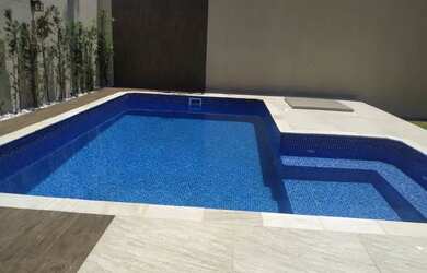 Imagem: A casa possui 4 Dormitórios, 5 Banheiros, 5 Vagas na garagem