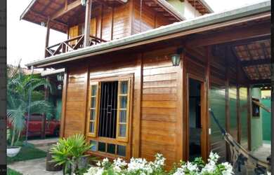 Imagem: A casa possui 2 Dormitórios, 2 Banheiros, 2 Vagas na garagem