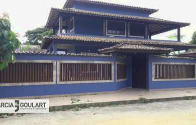 Imagem: A casa possui 4 Dormitórios, 3 Banheiros, 2 Vagas na garagem