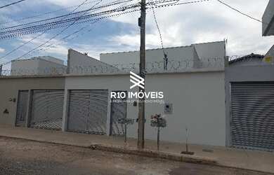 Imagem: A casa possui 2 Dormitórios, 1 Banheiro, 1 Vaga na garagem