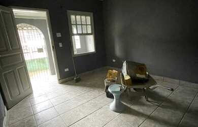 Imagem 6: Casa térrea com escada para acesso em vila - Não precisa de Fiador e...