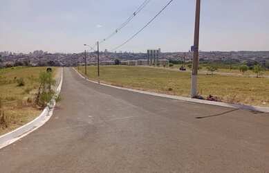 Imagem: O terreno possui 200m² de Área, Imóvel novo e está localizado