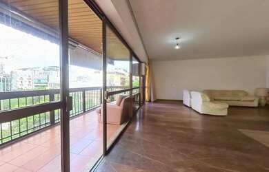 Imagem: O apartamento possui 4 Dormitórios, 4 Banheiros, 3 Vagas na