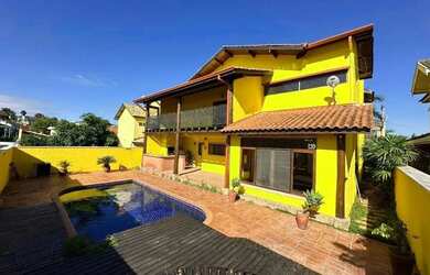 Imagem: A casa em condomínio possui 3 Dormitórios, 3 Banheiros, 2