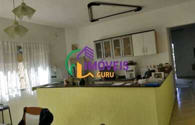 Imagem: A casa possui 2 Dormitórios, 2 Banheiros, 2 Vagas na garagem