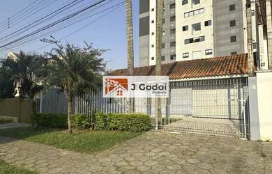 Imagem: A casa possui 4 Dormitórios, 3 Banheiros, 5 Vagas na garagem