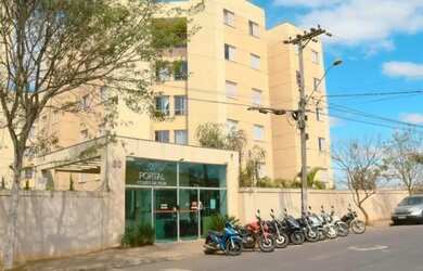 Imagem: O apartamento possui 2 Dormitórios, 1 Banheiro, 1 Vaga na garagem