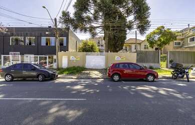 Imagem: A casa possui 3 Dormitórios, 2 Banheiros, 5 Vagas na garagem