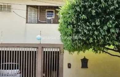 Imagem: A casa possui 3 Dormitórios, 5 Banheiros, 3 Vagas na garagem