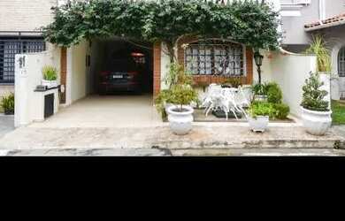 Imagem: A casa possui 3 Dormitórios, 4 Banheiros, 4 Vagas na garagem