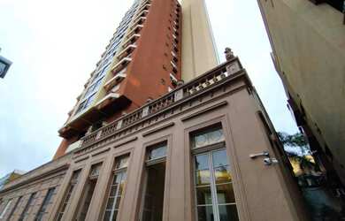 Imagem: O apartamento possui 3 Dormitórios, 1 Banheiro, 2 Vagas na