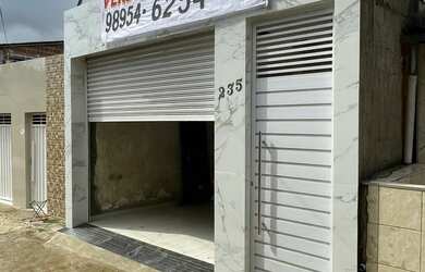 Imagem: A casa possui 2 Dormitórios, 1 Banheiro, 1 Vaga na garagem