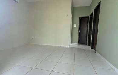 Imagem: A casa possui 2 Dormitórios, 2 Banheiros, 1 Vaga na garagem