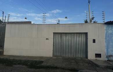 Imagem: A casa possui 3 Dormitórios, 3 Banheiros, 2 Vagas na garagem