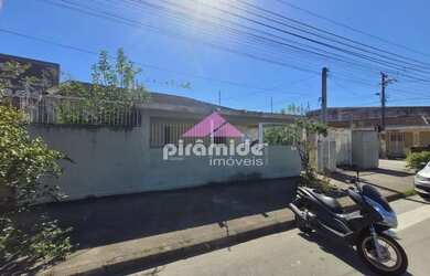 Imagem: A casa possui 2 Dormitórios, 2 Banheiros, 2 Vagas na garagem