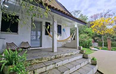 Imagem 6: Casa ampla com piscina, possuindo 4 dormitórios, localizada em Itaara