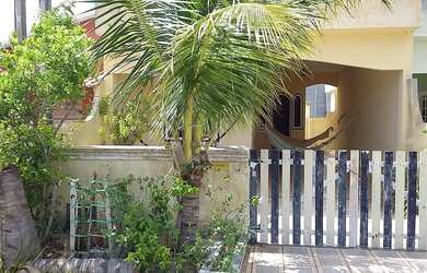 Imagem: A casa possui 2 Dormitórios, 3 Banheiros, 3 Vagas na garagem