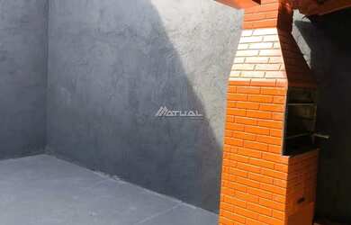 Imagem: A casa possui 2 Dormitórios, 1 Banheiro, 2 Vagas na garagem