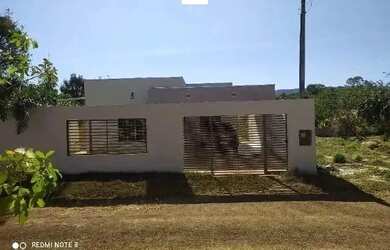 Imagem: A casa possui 3 Dormitórios, 2 Banheiros, 3 Vagas na garagem