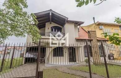 Imagem: A casa possui 5 Dormitórios, 4 Banheiros, 4 Vagas na garagem