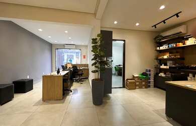 Imagem: A casa possui 3 Dormitórios, 2 Banheiros, 140m² de Área e