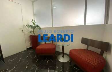 Imagem: O depósito possui 2 Vagas na garagem, 74m² de Área e está