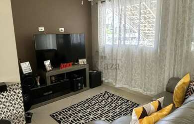 Imagem: A casa possui 3 Dormitórios, 2 Banheiros, 2 Vagas na garagem