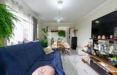 Imagem: A casa possui 3 Dormitórios, 2 Banheiros, 2 Vagas na garagem