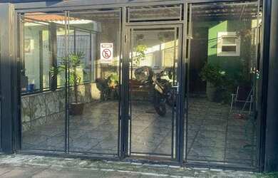 Imagem: A casa possui 2 Dormitórios, 1 Banheiro, 1 Vaga na garagem