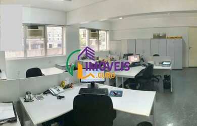 Imagem: O depósito possui 2 Vagas na garagem e 94m² de Área e está